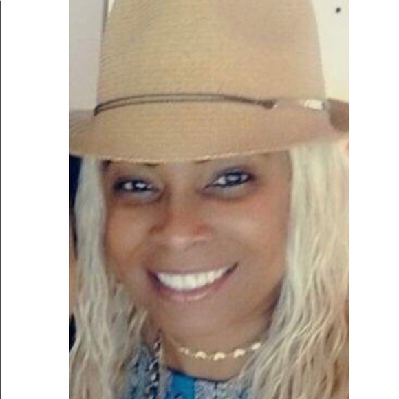 Meet your Posher, Gweneé - Picture 2 of 2